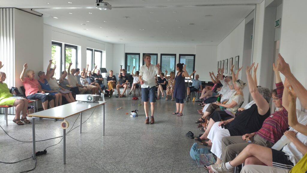 Mitgliederversammlung in der Abstimmung